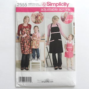 Uncut Simplicity 2555, Bib Aprons Adjustable with Ties & Pockets, Child's Chest 22-23, 24-25, 26-27,  Misses Bust 32 1/2-34, 36 -38, 40-42