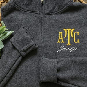 Personalisiertes Athletic Trainer Viertel Reißverschluss Sweatshirt, bestickter Athletic Trainer Pullover, ATC Geschenk für Sport Trainer Z078
