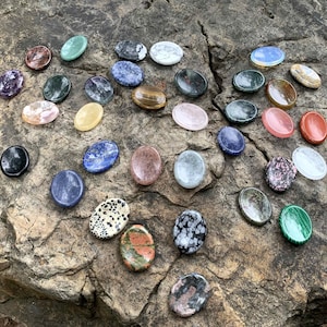 Natural Crystal Worry Stone,Pocket Palm Stone for Anxiety Relief, Healing Crystals and Stones, Thumb Stone for Meditation