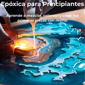 Puede incluir: Imagen de un proyecto de arte en resina en progreso. La imagen muestra un vertido de resina naranja en una piscina de resina azul y marrón. El texto dice "Guía Básica de Resina Epóxica para Principiantes" y "Aprende a mezclar, colorear y crear tus primeras piezas con resina."