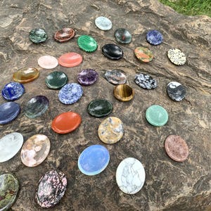 Natural Healing Crystal Worry Stone, Pocket Palm Stone for Anxiety Relief, Meditation, Energy Healing, Mindfulness Gift