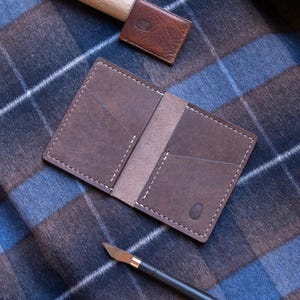 Tarjetero de piel premium / Cartera artesanal de piel italiana / Modelo “Ridge”