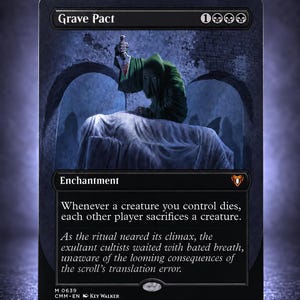 Puede incluir: Una carta coleccionable Grave Pact con una ilustración oscura de una figura encapuchada con túnica verde que sostiene una daga sobre una forma cubierta. El texto de la carta dice: Whenever a creature you control dies, each other player sacrifices a creature.