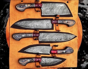 Handgefertigtes Damaststahl Kochmesser Set: Griff aus Rosenholz, Rolle aus Leder