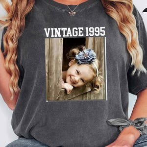 Personalisiertes 30.Geburtstags Shirt, Benutzerdefiniertes Foto und Jahresgeburtstag Komfort Farben Shirt, Klassischer 30.Geburtstag 1995, 30.40.Geburtstagsgeschenk,