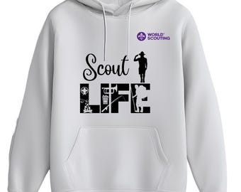Op de afbeelding: Witte hoodie met een voorzak en trekkoord. De voorkant heeft de woorden "Scout Life" in zwart, met grafische illustraties en de tekst "WORLD SCOUTING" in paars.