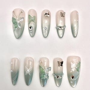 Minzgrüne Katzenaugen-Press-On-Nägel: Ovales durchscheinendes Schmetterlings-Legierungs-Design, handgefertigte gestapelte Strass-Entfernbare künstliche Nägel