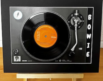 David Bowie - - Ziggy Stardust Single on a Record Player Print vinyl wall art