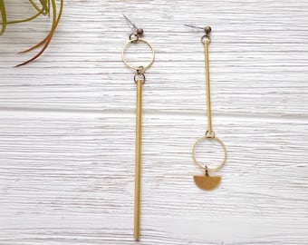 Asymmetrical Brass Bar Earrings: Mismatched Geometric Statement