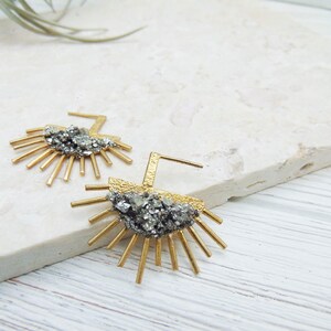 Celestial Sunburst Pyrite Earrings - Raw Crystal Sun Studs - Modern Gold Jewelry immagine 4