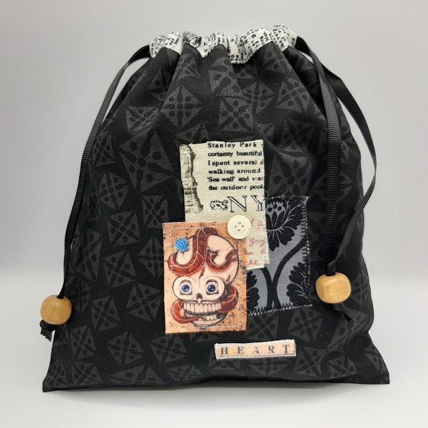 Pochon en tissu noir   avec applique de tête de mort, sugar skull