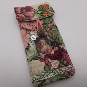 Spectacle case in beige and pink vintage tapestry fabric, retro woman applique, lace and embroidery