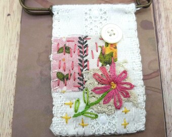 Hand-sewn brooch, floral fabric brooch, pin brooch, patchwork brooch, hand embroidery, fabric pendant