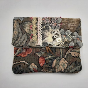 Porte-cartes en tissu tapisserie ,applique de petite fille retro,  Broderie  et dentelle