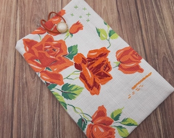 Pochette livre tissu blanc fleurs roses orange vintage,  broderie , housse protection livre format poche