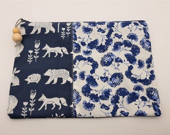 Pochette  zippée  multiusage ,renard ours et fleurs bleues,   pochette bleue
