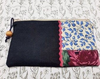 Petite pochette  zippée  multiusage ,lin  vintage bleu foncé et tissus imprimés  vintage, pochette lin bleu et fleurie