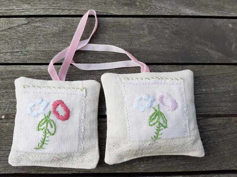 Lot de 2 Sachets Lavande Lin , Lavender Bag, Fleurs Brodées à La Main