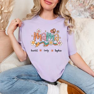 Personalisiertes Blumen-Mama-Shirt mit Kindernamen - Comfort Colors
