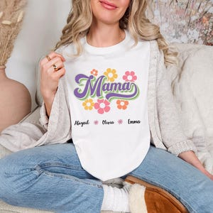 Personalisiertes Blumen-Mama-Shirt mit Kindernamen - Comfort Colors