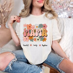 Personalisiertes Blumen-Mama-Shirt mit Kindernamen - Comfort Colors