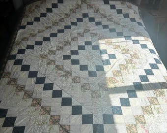 Handmade Vintage Cotton Patchwork Quilt Cottage Farmhouse Floral Bedspread 65x79”