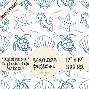 Può includere: Un motivo digitale senza cuciture con illustrazioni blu disegnate a mano di tartarughe marine, cavallucci marini, stelle marine, conchiglie e bolle su sfondo bianco. Il testo include Hand Drawn, digital file only, 12 x 12 e 300 dpi.