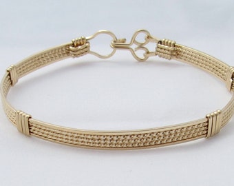 WSB-1131, Gold Filled Bracelet, Gold Bracelet, Handmade Bracelet, Wire Wrapped Bracelet, Bangle, Wire Wrapped