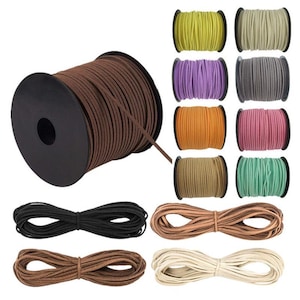 Puede incluir: Surtido de 10 carretes de cordón de ante en varios colores, incluyendo marrón, negro, beige, naranja, rosa, verde, gris, morado y amarillo. Cada carrete está enrollado con una longitud de cordón.