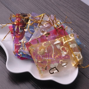 Vente en gros 100 pcs 7x9 cm 9x12 cm 10x15 cm Motifs Imprimés Sac En Organza Transparent, Bijoux Cadeau Pochette De Bonbons Faveur De Mariage Cadeau Sacs LP004 ~ LP006