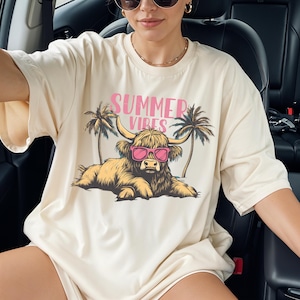 Highland Kuh Sommer Shirt, Sommer Vibes lustiges Kuh T-Shirt, Bauernhof Tier Strand Shirt, Retro Western Cowgirl Ästhetik Shirt