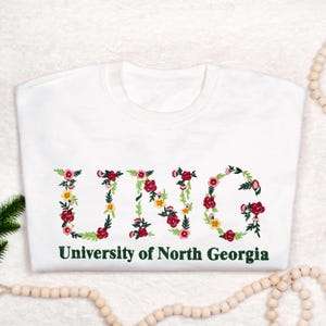 College Sweatshirts Personalized Embroidered Sweatshirt Floral Letter Crewneck University Sweatshirt for High School Sweatshirt for Students