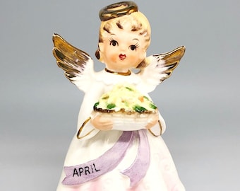 Yoko Boeki April Birthday Angel Figurine, Ceramica dipinta a mano, Cesto di fiori, Ali Halo Sash, Vintage Made in Japan