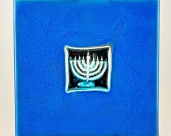 Azulejo decorativo de pared o salvamanteles con forma de menorá de cerámica de Michael Cohen, judaica, Pascua judía, vintage, EE. UU.