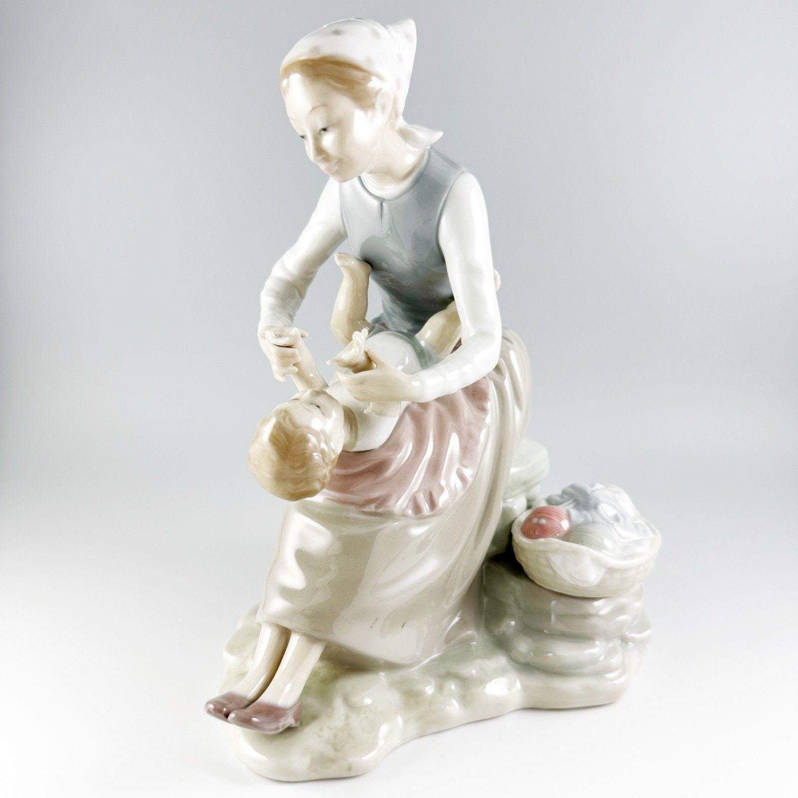 犬の陶器の置物 NAO Spain Handcrafted porcelain NAO BY LLADRÓ Porcelain Dog Figurine.retired Nao by Lladró