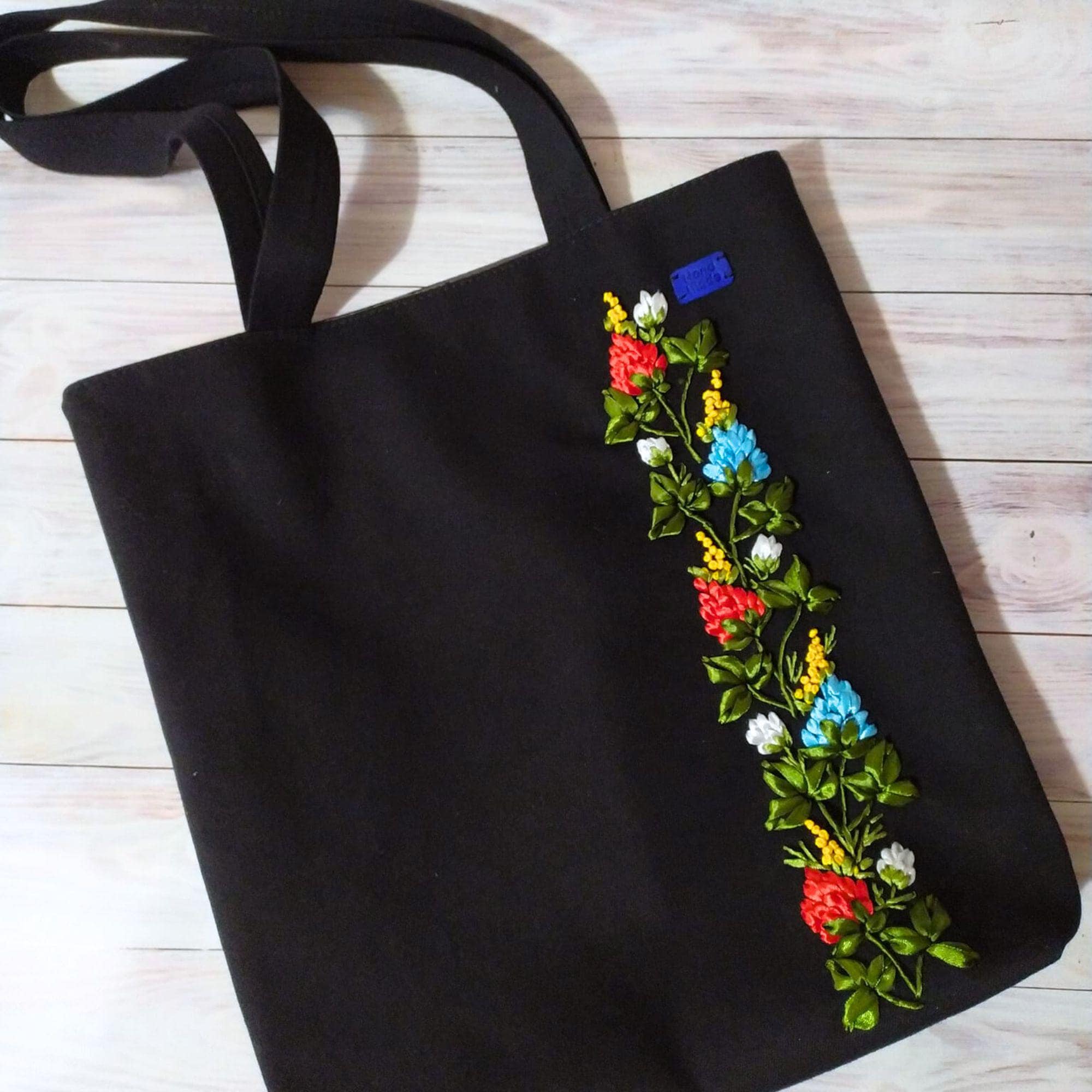 花柄刺繍入りブラックトートバッグ、ハンドメイドキャンバスショッパー