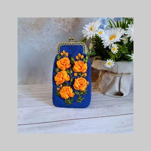 Estuche para gafas con flor bordada, estuche blando para gafas, bolsa para gafas de sol. Cartera con cierre de boquilla. Cartera bordada a mano con cintas.