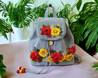 Mochila branca bordada, mochila bordada à mão com fita, mochila floral, bolsa boho, presente artesanal ucraniano para ela.