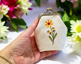 Embroidered coin purse, small bag with floral embroidery, vintage handmade women's coin purse, gift for her. Embroidery. Made in Ukraine.