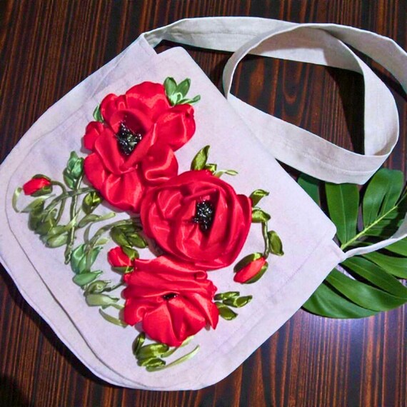 ハンドメイドリネンショルダーバッグ：リボン刺繍のポピーの花 - Etsy 日本 赤の薔薇花刺繍ハンドバッグ