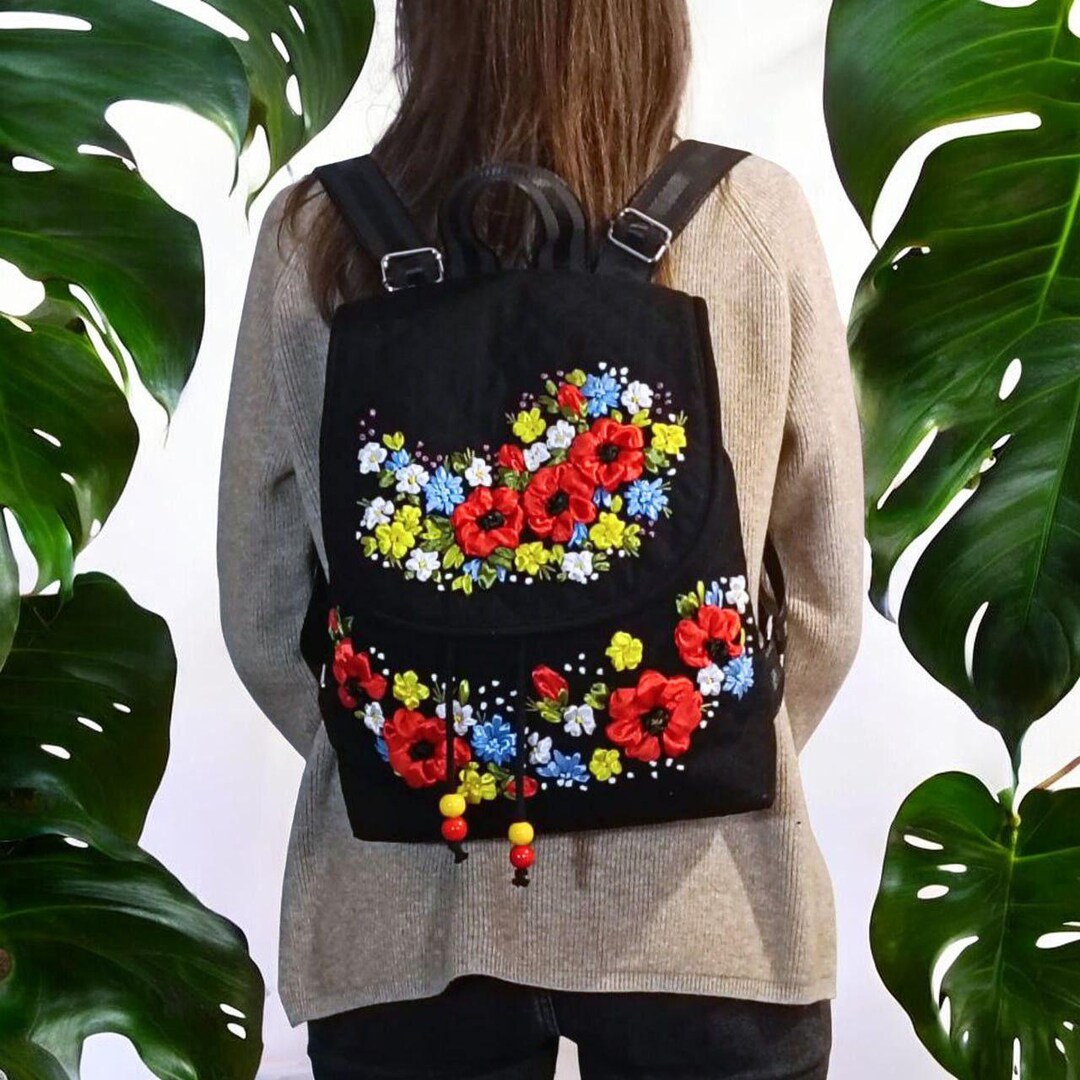 刺繍デニムバックパック：ハンドメイドの花柄リボンアート - Etsy 日本