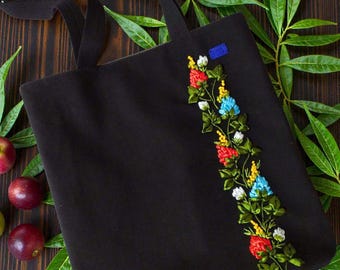 Mit Blumen bestickte schwarze Einkaufstasche, handgemachter Canvas-Einkaufstasche