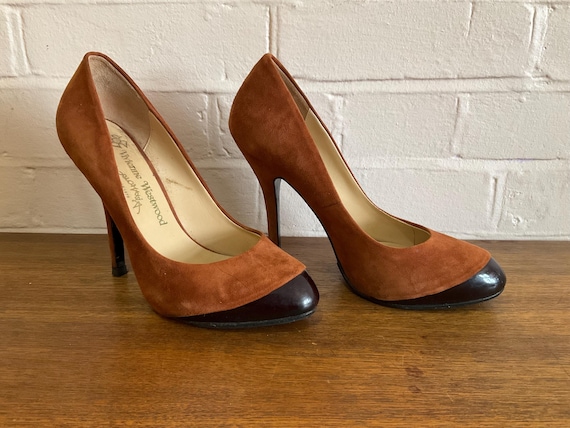 Vivienne Westwood Anglomania elevated Court shoes. Brown suede
