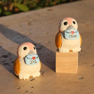 Escultura de pájaro de madera personalizada, escultura de pájaro de madera con carta de amor personalizada, regalo de cumpleaños o de San Valentín personalizado con nombres grabados