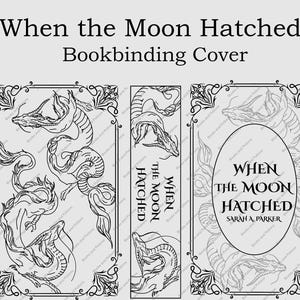 Peut inclure: Conception de couverture de reliure pour "When the Moon Hatched". La couverture présente des illustrations complexes en noir et blanc de dragons et des bordures décoratives. Le titre et le nom de l'auteur sont affichés dans un ovale.