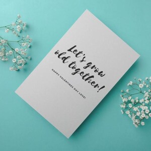 cartão para impressão de feliz dia dos namorados, vamos envelhecer juntos, marido e mulher, cartão cursivo moderno, cartão para download