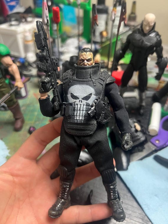 パニッシャー ウォーゾーンベスト (1/12スケール) 未塗装メズコ