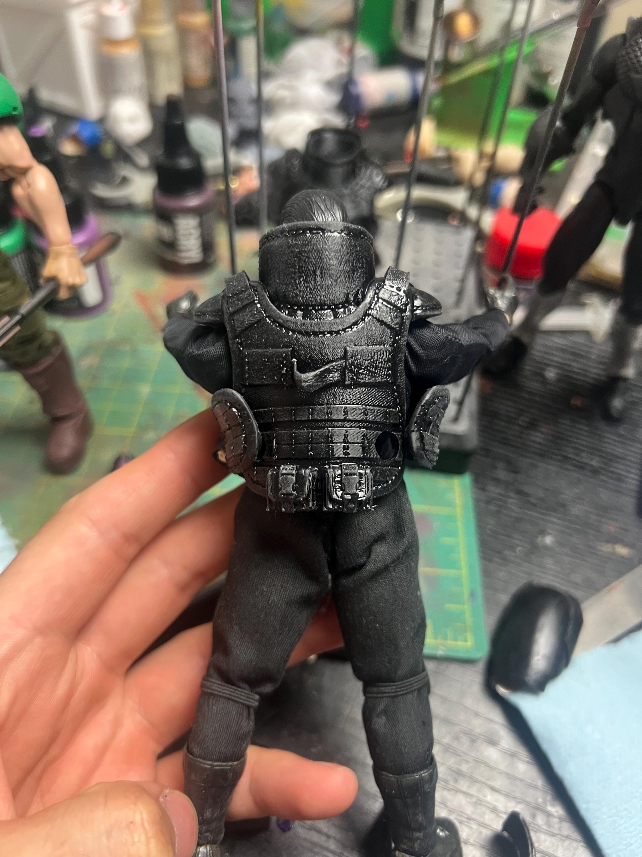 パニッシャー ウォーゾーンベスト (1/12スケール) 未塗装メズコ