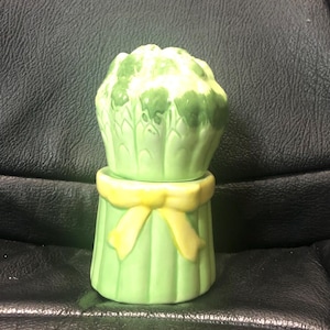 Asparagus salt and pepper shakers