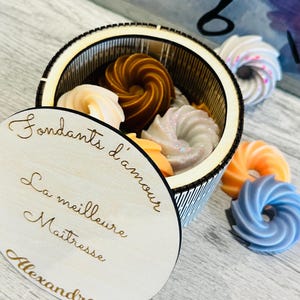 Gepersonaliseerde geschenkdoos met fondanttaartjes, voor mama, oma, juf, onderwijsassistent, oppas, familie